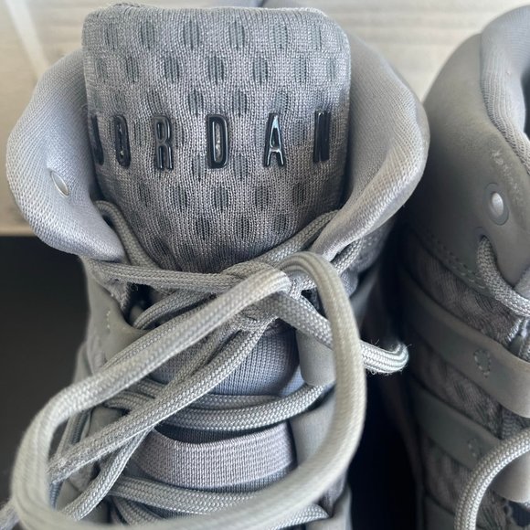 Jordan Men's Aura Cool Grey Shoes Sneakers Size 9.5 Style AQ9084-010 - Picture 7 of 14